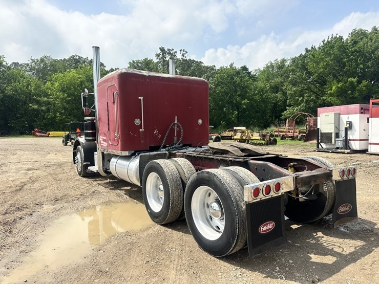1981-peterbilt-359-image-7