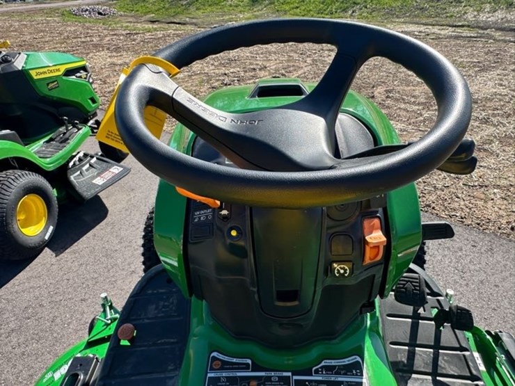 2022-john-deere-x758-image-9