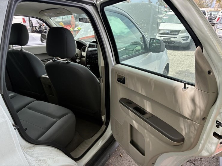 2008-ford-escape-image-10