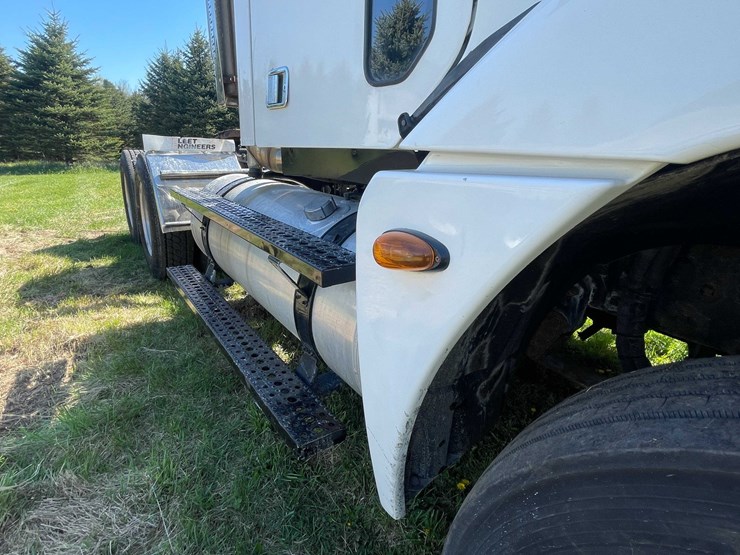 #7157-•-2006-freightliner-columbia-(has-wi-title)-image-22