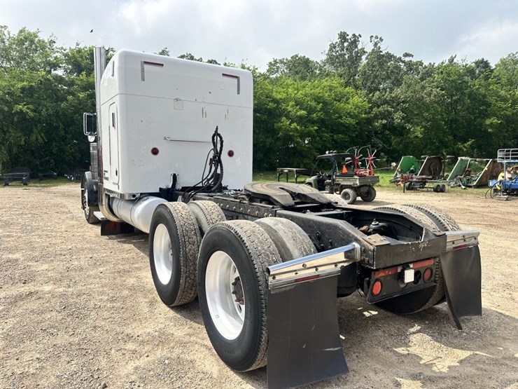 1998-peterbilt-379-image-7