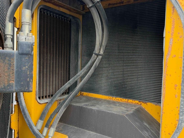 2005-volvo-g710b-image-27