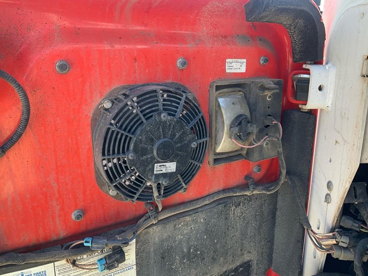 2021-bobcat-t870-image-34