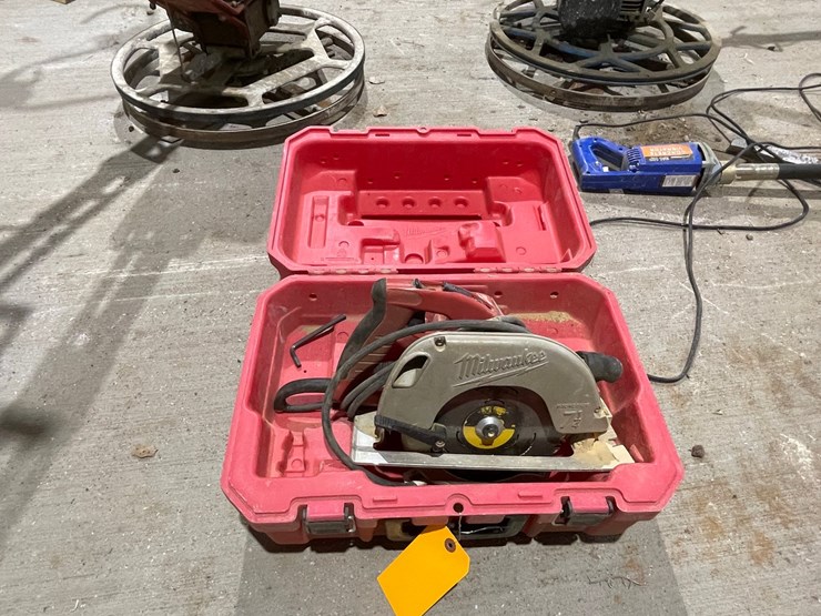 #5027-•-milwaukee-7-1/4"-tilt-lok-circular-saw-image-1