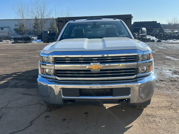 2017-chevrolet-silverado-3500hd-image-8