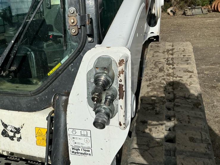 2024-bobcat-t770-image-41