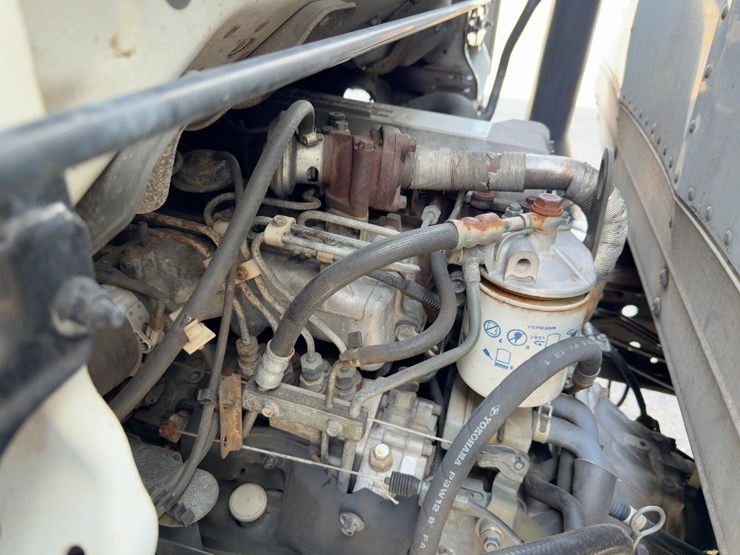 2004-gmc-w5500-image-12