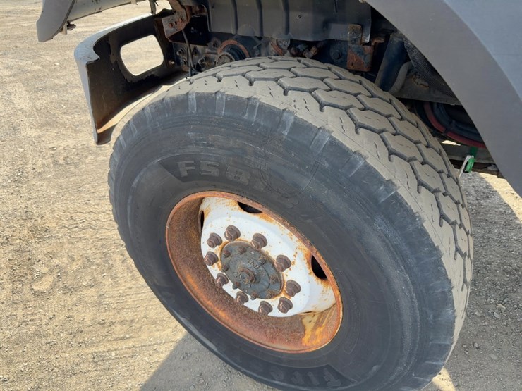 2013-international-7300-image-11