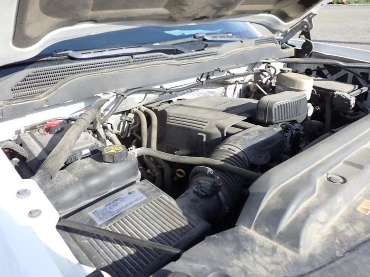 2017-chevrolet-2500hd-image-15