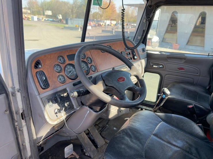 2007-peterbilt-378-image-27