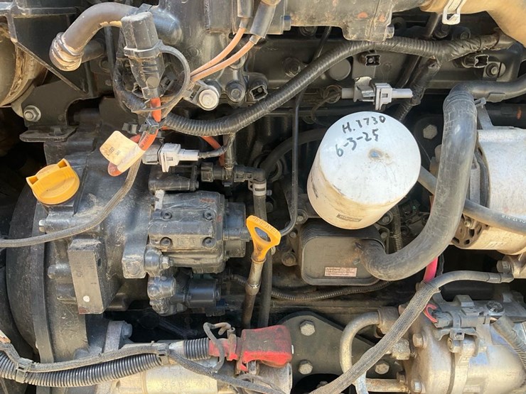 2021-bobcat-t870-image-40