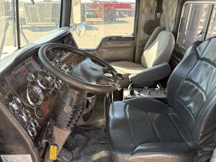 2005-kenworth-c500b-image-14