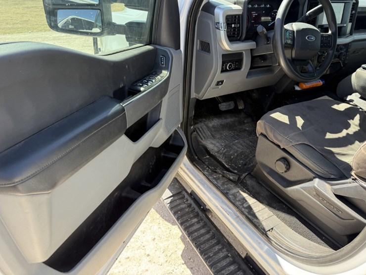 2023-ford-f250-image-12