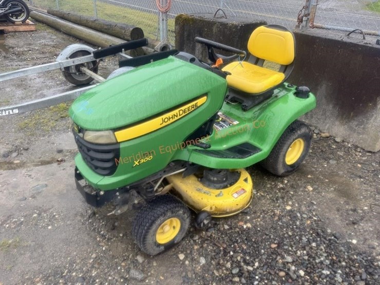 john-deere-x300-image-1