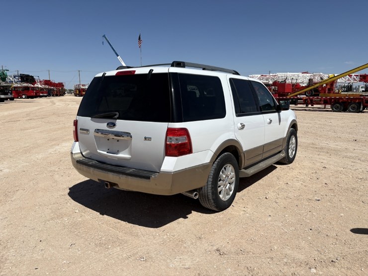 2012-ford-expedition-image-3