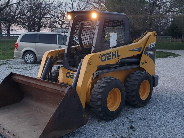 2015-gehl-r220-image-2