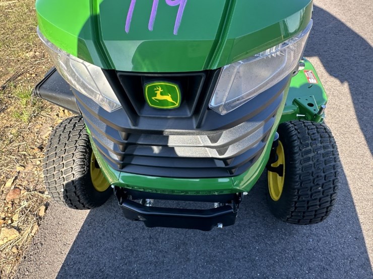 2024-john-deere-x570-image-6