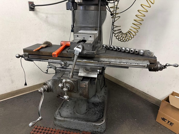 bridgeport-j-head-vertical-milling-machine-image-5