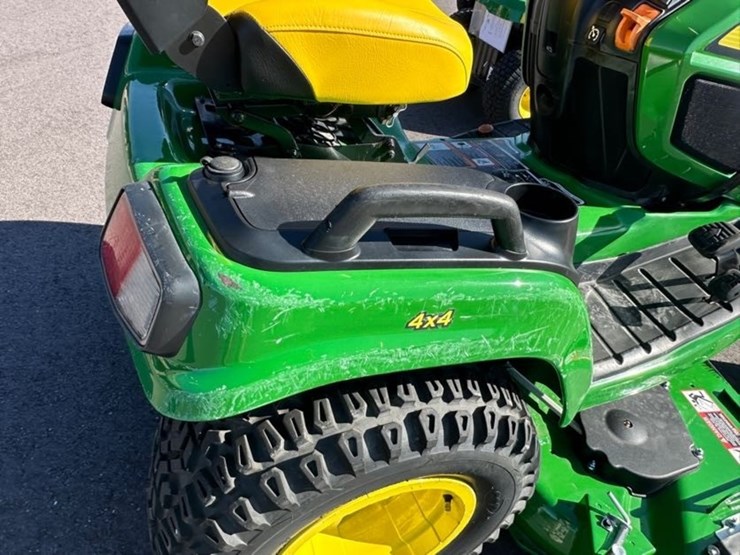 2022-john-deere-x758-image-5