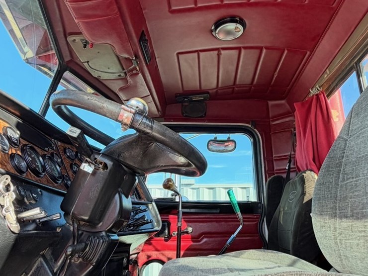 2002-peterbilt-357-image-7