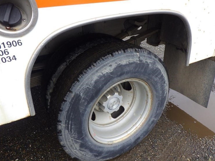 2005-chevrolet-3500-image-15