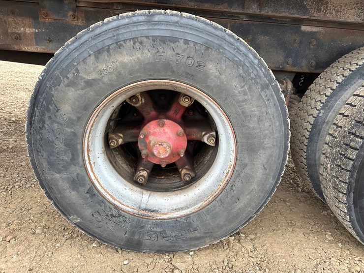 1983-mack-dm686s-image-40