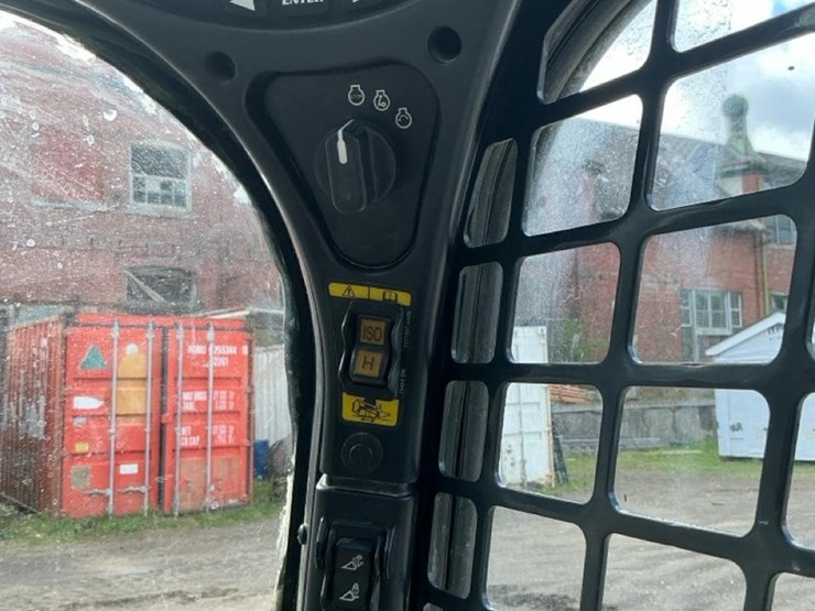 2024-bobcat-t770-image-21