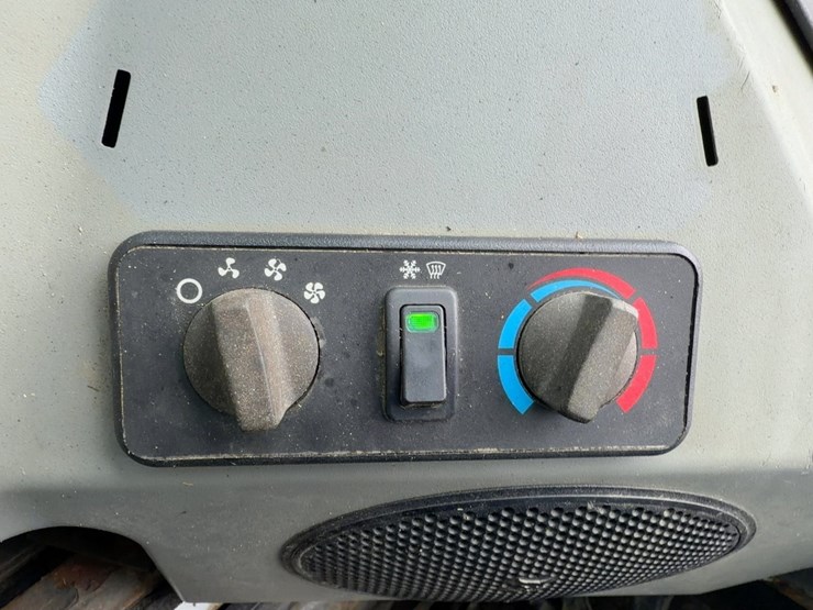 2013-bobcat-t650-image-19