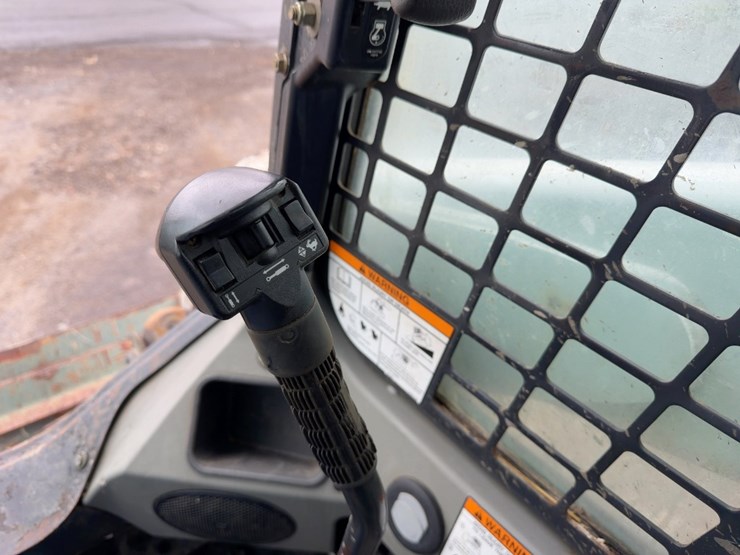 2013-bobcat-t650-image-21