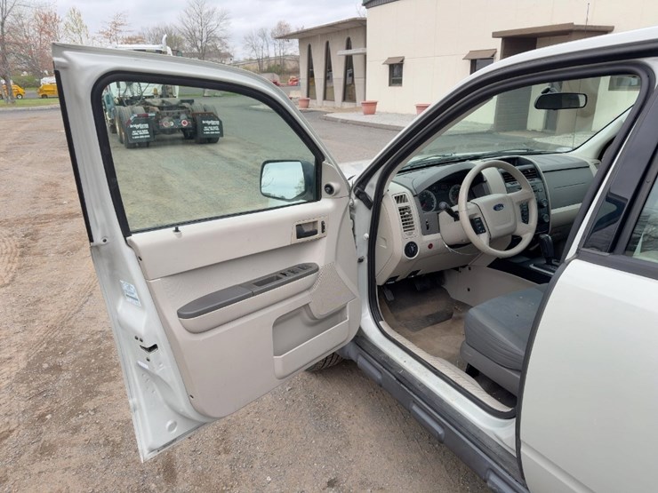 2009-ford-escape-image-16