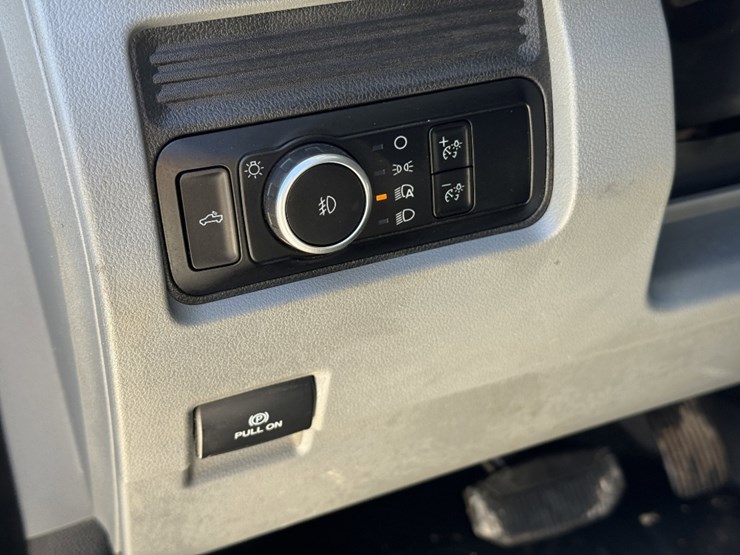 2023-ford-f250-image-18