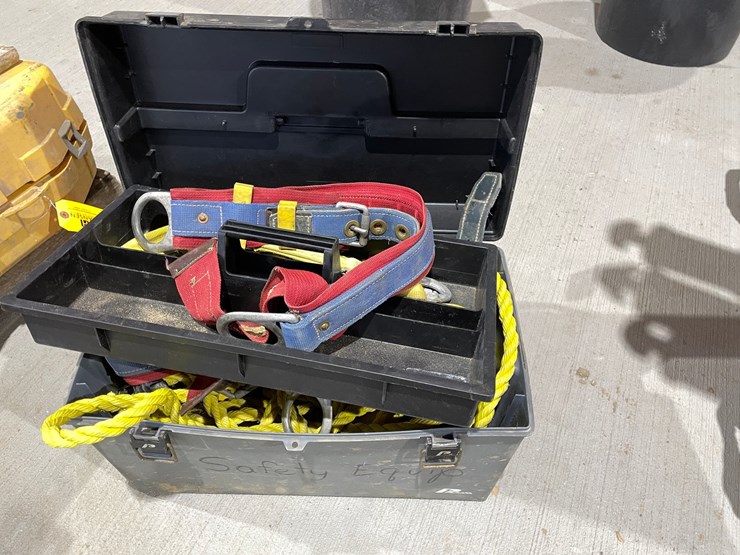 #5059-•-tote-of-safety-harness-and-ropes-image-1