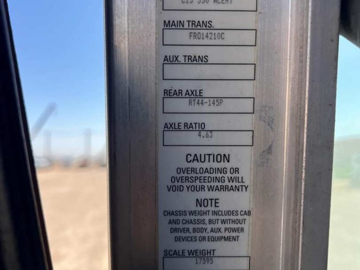 2011-kenworth-t800-image-16