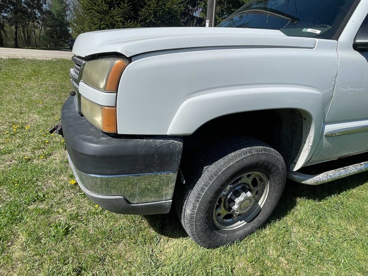 #7046-•-2005-chevrolet-duramax-(has-wi-title)-image-9