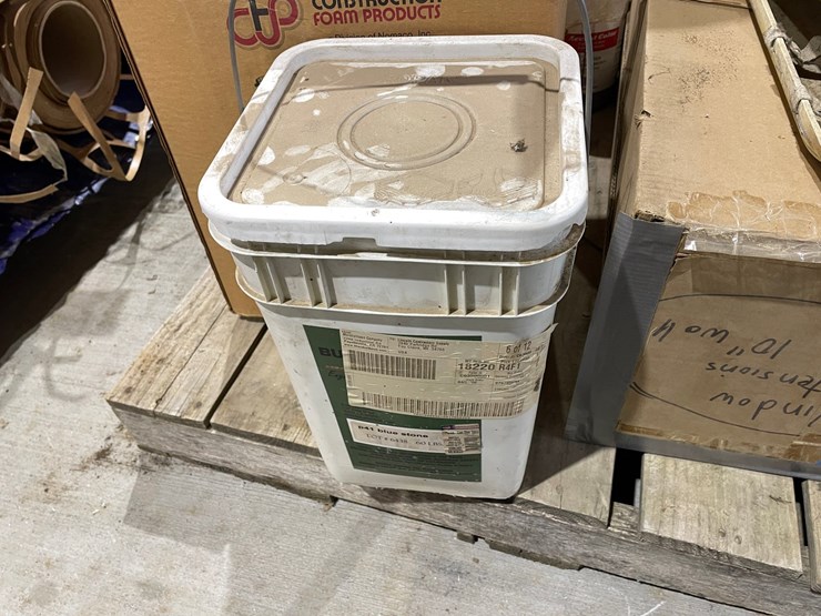 #5052-•-pallet-of-concrete-supplies-image-10