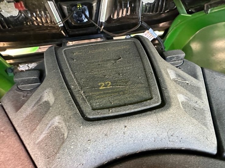 2023-john-deere-x330-image-11