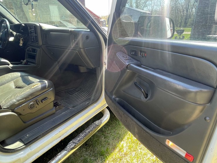 #7046-•-2005-chevrolet-duramax-(has-wi-title)-image-67