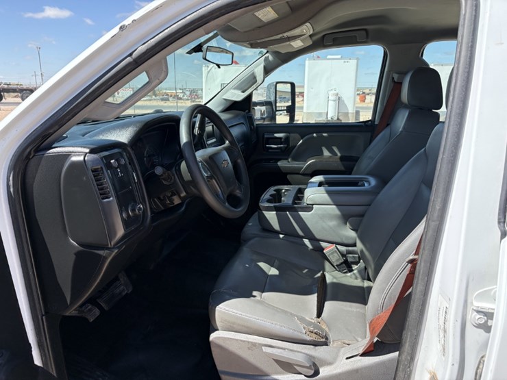 2022-chevrolet-silverado-6500hd-image-6