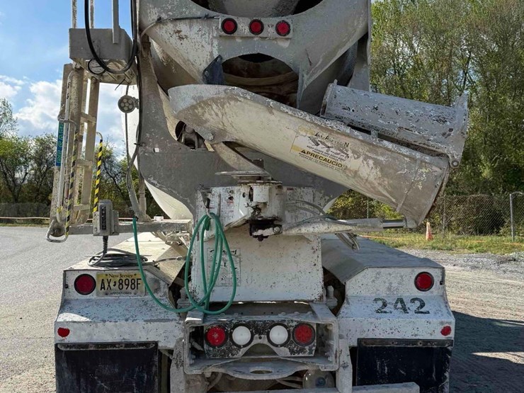 2014-peterbilt-567-image-6