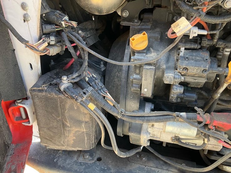 2021-bobcat-t870-image-45