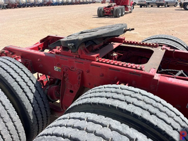 2011-kenworth-t800-image-6