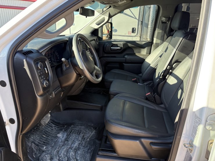 2024-chevrolet-silverado-3500hd-image-12