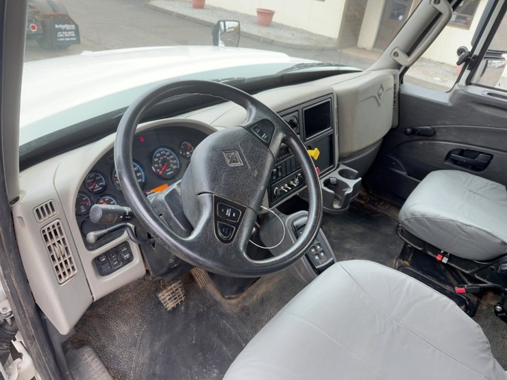 2016-international-7400-image-26