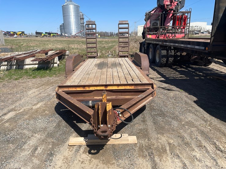 #109-•-2004-contrail-16'-trailer-with-flip-up-ramps-(has-wi-title)-image-2