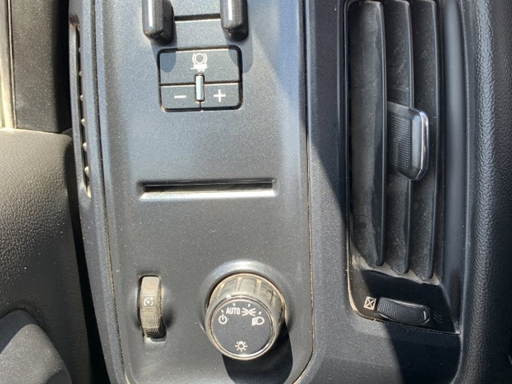 2022-chevrolet-silverado-6500hd-image-14