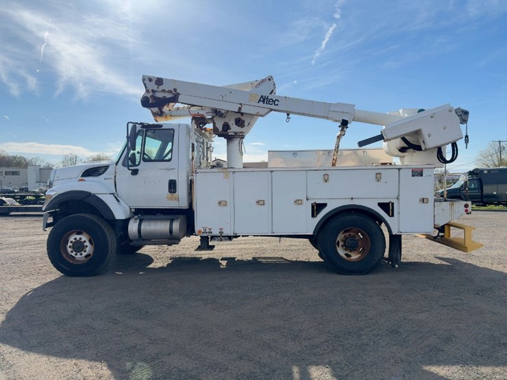 2013-international-7300-image-2