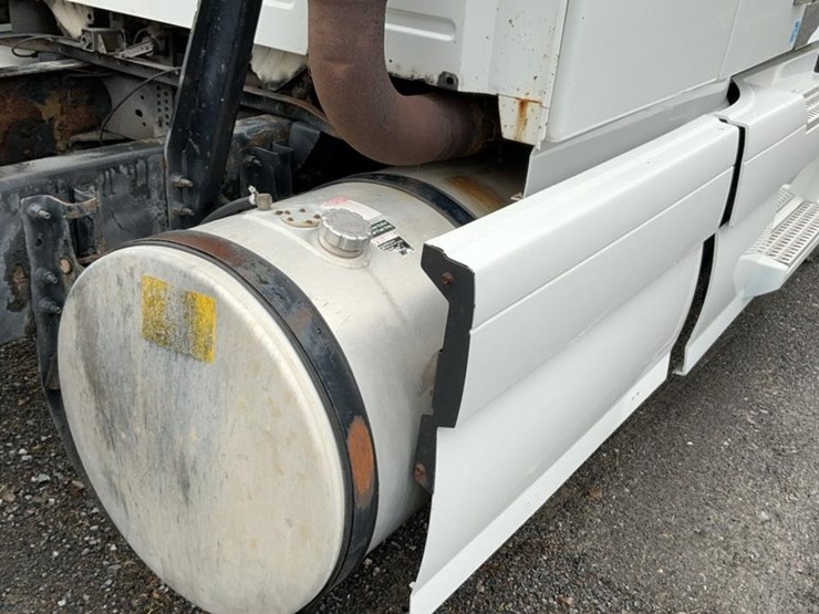 #137-•-2009-volvo-isx-semi-truck-image-58