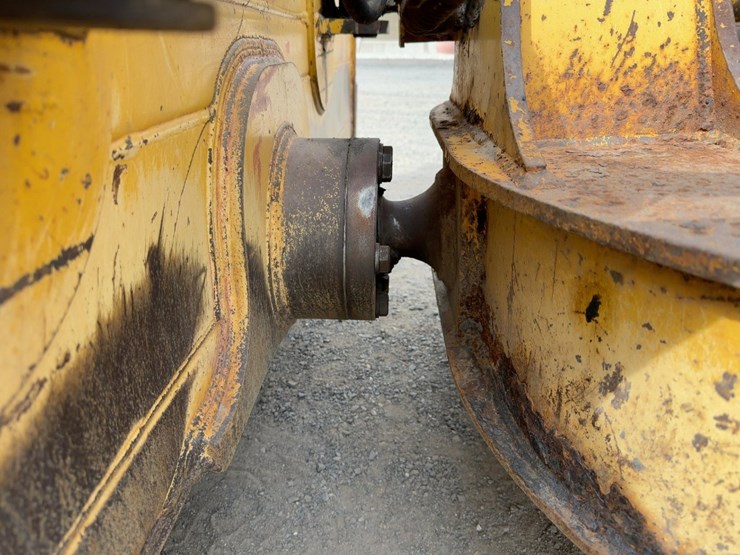 2002-deere-700h-xlt-image-11