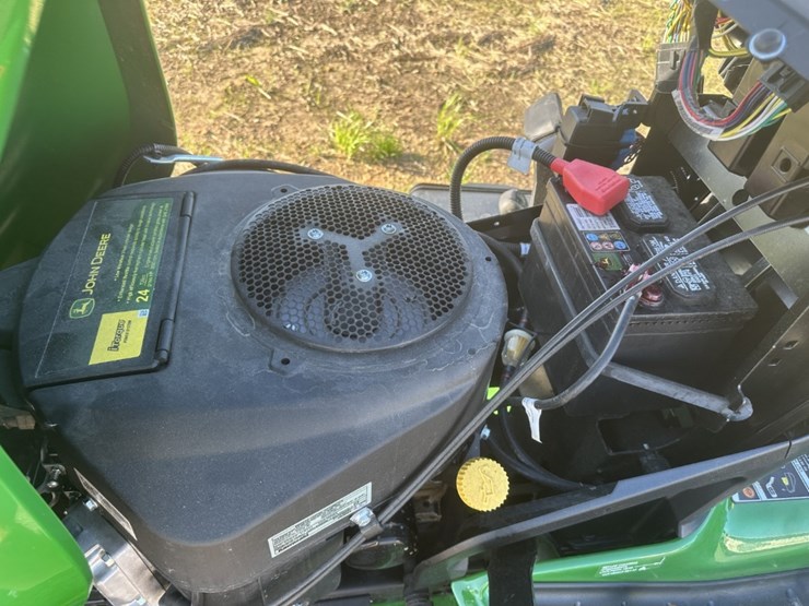 2024-john-deere-x570-image-13