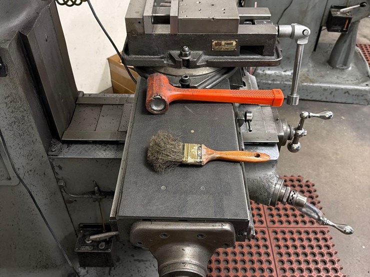 bridgeport-j-head-vertical-milling-machine-image-4